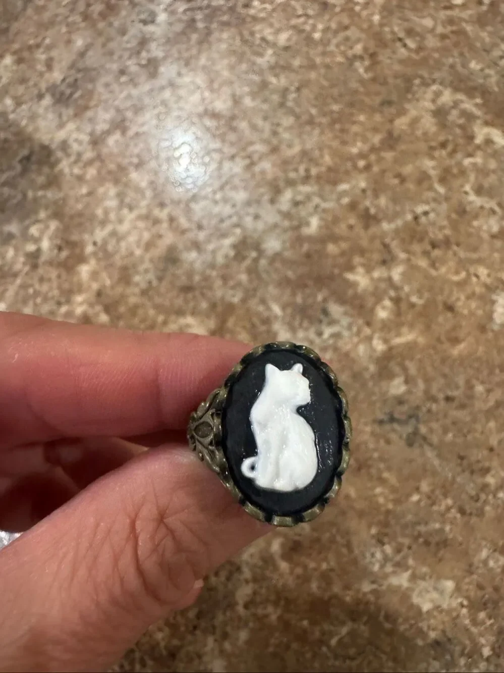 Vintage Style White Cat Cameo Ring Size 7 Gothic Halloween Filigree